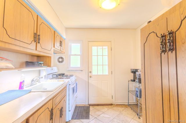 4 Fairfax Street, Valley Stream, NY 11580