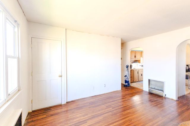 4 Fairfax Street, Valley Stream, NY 11580