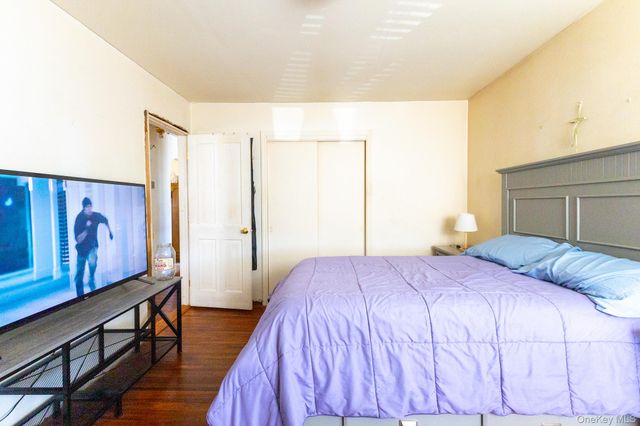 4 Fairfax Street, Valley Stream, NY 11580