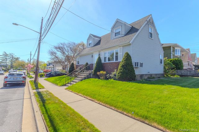 4 Fairfax Street, Valley Stream, NY 11580