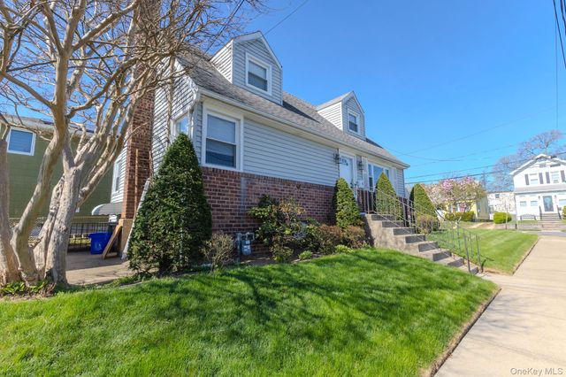 4 Fairfax Street, Valley Stream, NY 11580