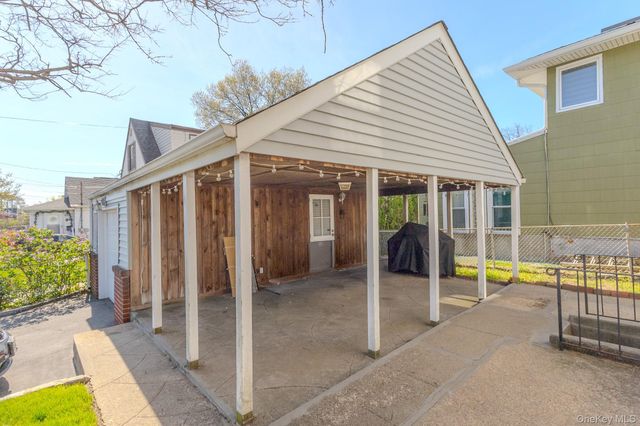 4 Fairfax Street, Valley Stream, NY 11580