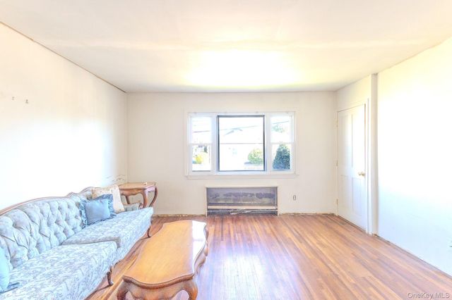 4 Fairfax Street, Valley Stream, NY 11580