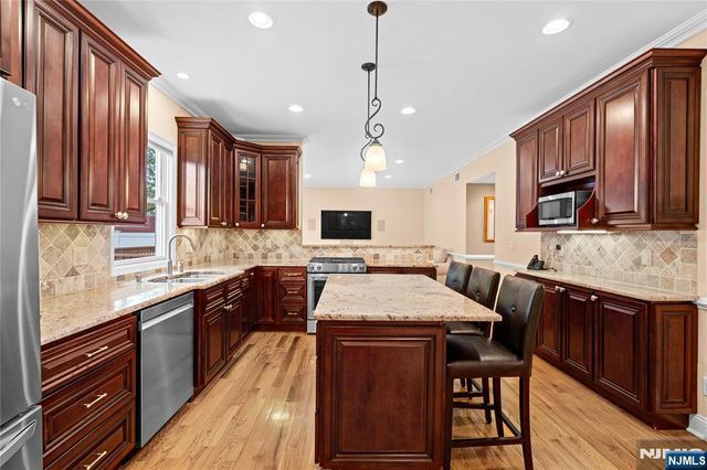 160 Lozier Terrace, River Edge, NJ 07661