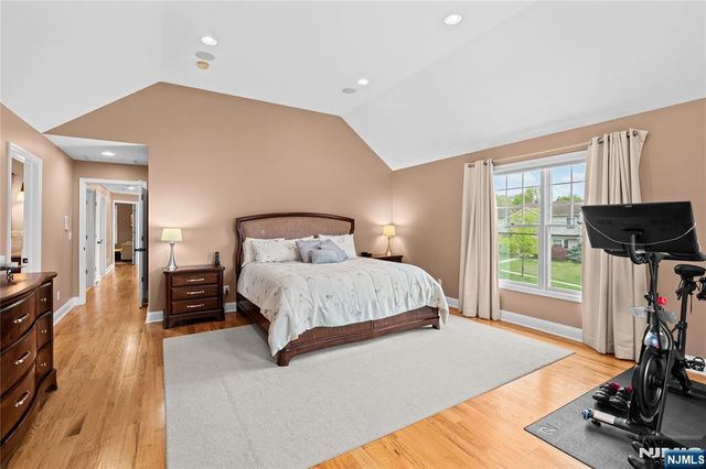 160 Lozier Terrace, River Edge, NJ 07661