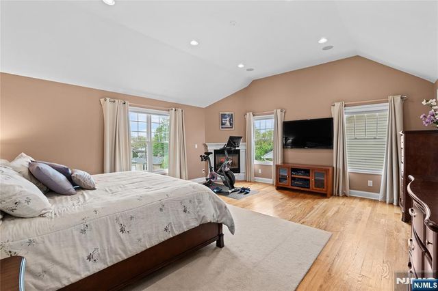 160 Lozier Terrace, River Edge, NJ 07661