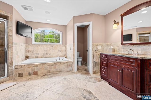 160 Lozier Terrace, River Edge, NJ 07661
