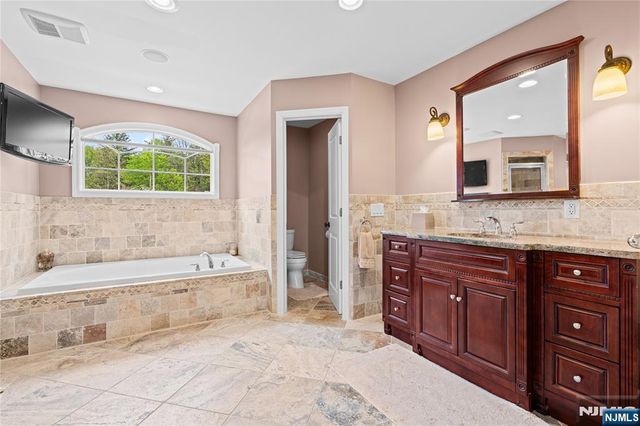 160 Lozier Terrace, River Edge, NJ 07661