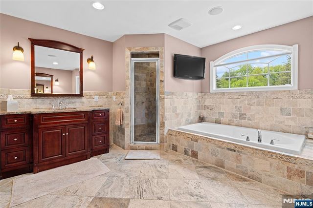 160 Lozier Terrace, River Edge, NJ 07661
