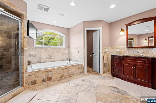 160 Lozier Terrace, River Edge, NJ 07661