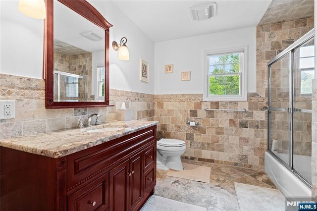 160 Lozier Terrace, River Edge, NJ 07661