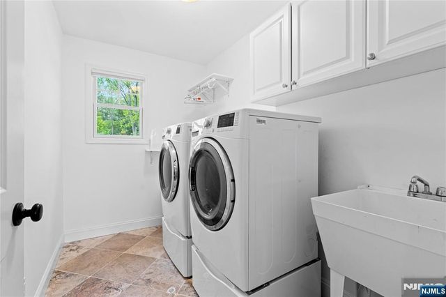 160 Lozier Terrace, River Edge, NJ 07661