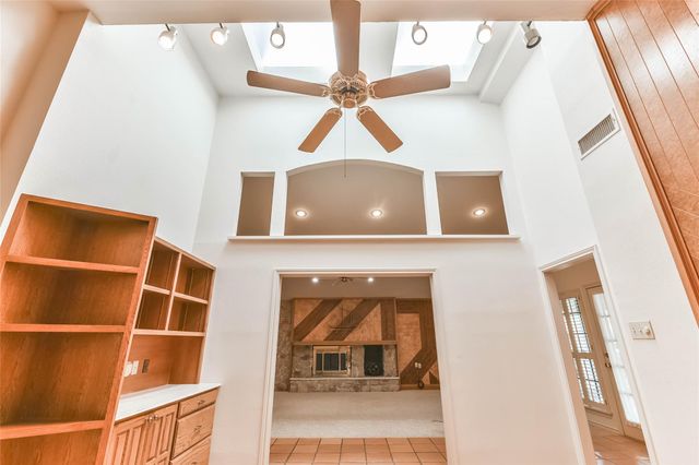 1 Cadena Court, Galveston, TX 77554