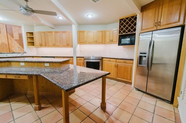 1 Cadena Court, Galveston, TX 77554