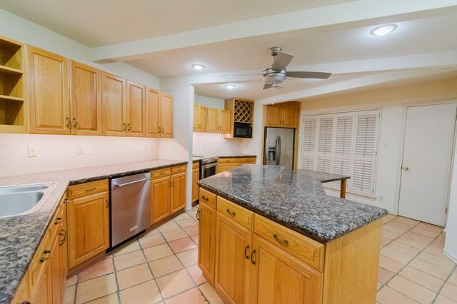 1 Cadena Court, Galveston, TX 77554