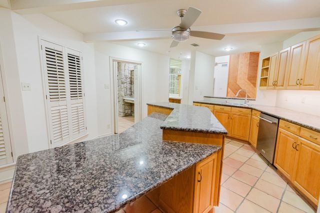 1 Cadena Court, Galveston, TX 77554