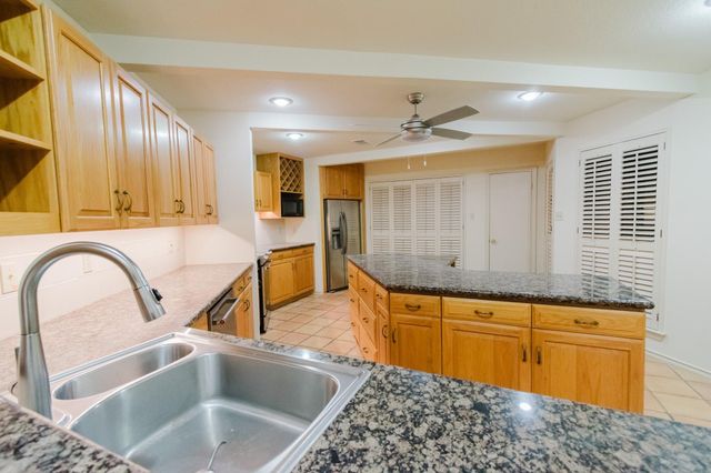 1 Cadena Court, Galveston, TX 77554