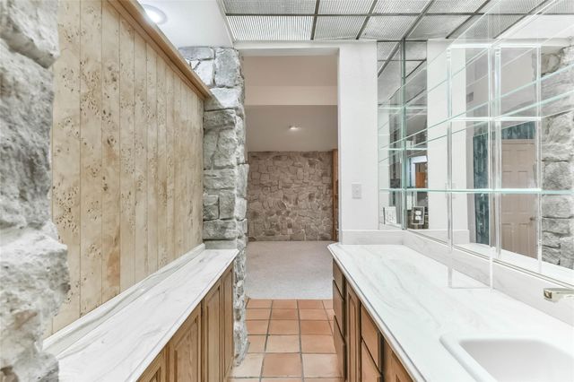1 Cadena Court, Galveston, TX 77554