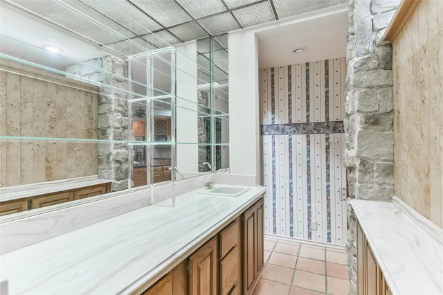 1 Cadena Court, Galveston, TX 77554