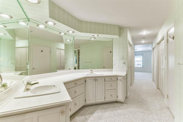 1 Cadena Court, Galveston, TX 77554