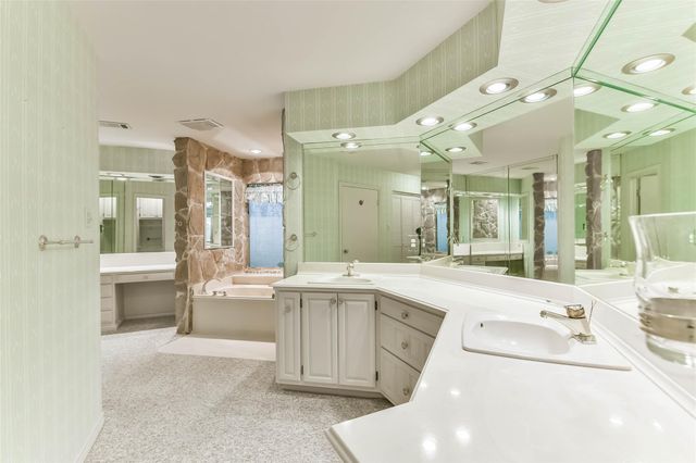 1 Cadena Court, Galveston, TX 77554
