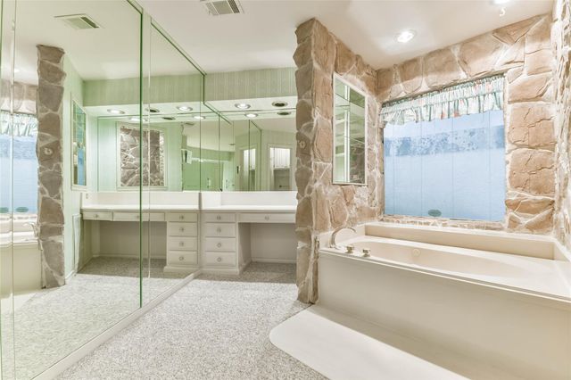 1 Cadena Court, Galveston, TX 77554