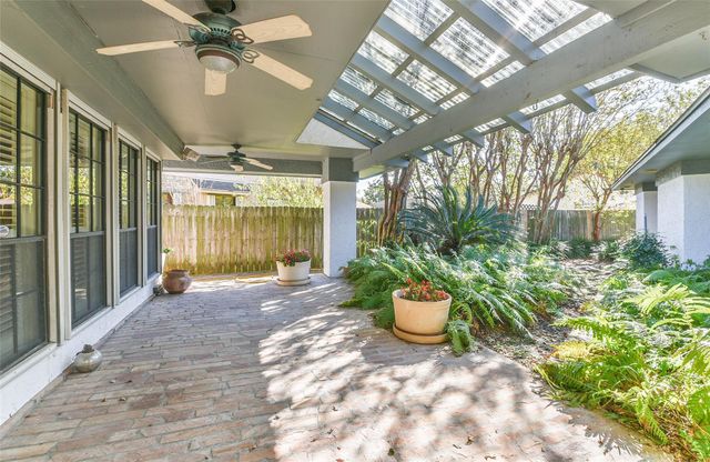 1 Cadena Court, Galveston, TX 77554