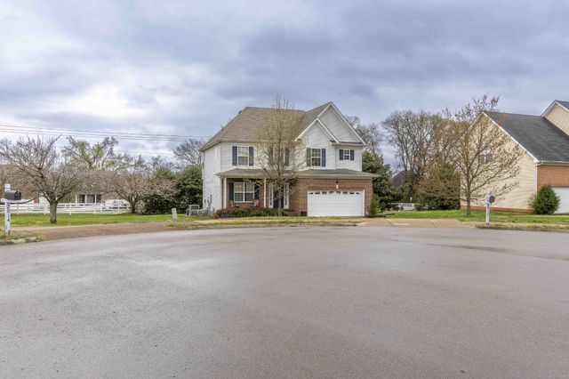 2012 Trenton Dr, Spring Hill, TN 37174