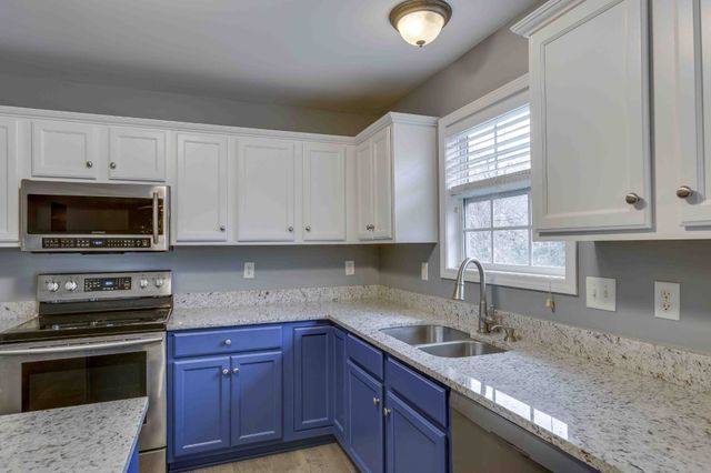 2012 Trenton Dr, Spring Hill, TN 37174