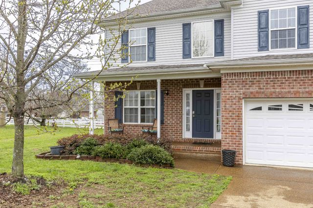 2012 Trenton Dr, Spring Hill, TN 37174