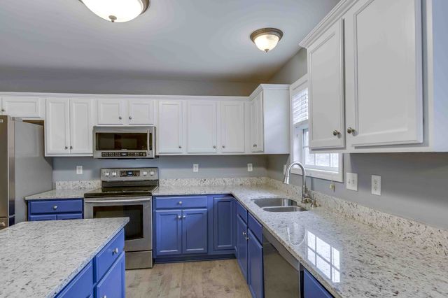 2012 Trenton Dr, Spring Hill, TN 37174