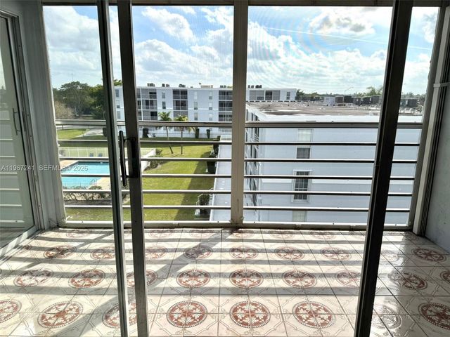 7980 N French Dr 3-404, Pembroke Pines, FL 33024