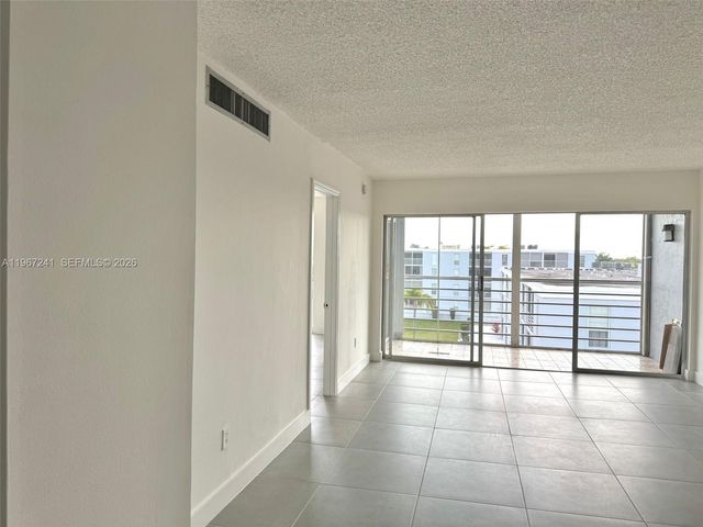 7980 N French Dr 3-404, Pembroke Pines, FL 33024