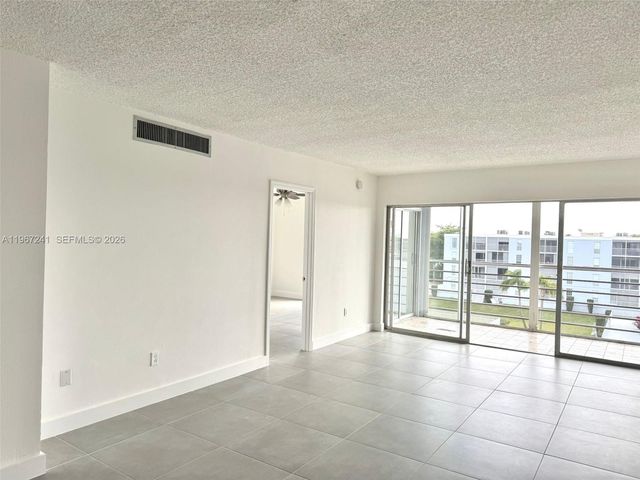 7980 N French Dr 3-404, Pembroke Pines, FL 33024