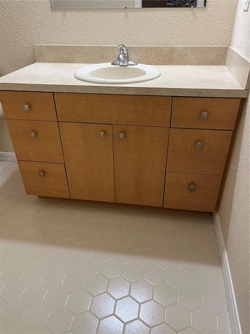 1052 MEDINAH DRIVE, Winter Haven, FL 33884