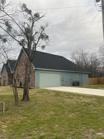 300 Austin Street, Alvarado, TX 76009