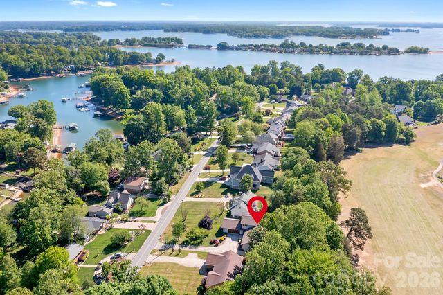 3469 Lake Shore Road S, Denver, NC 28037