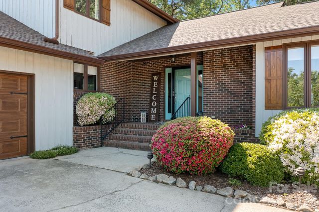 3469 Lake Shore Road S, Denver, NC 28037