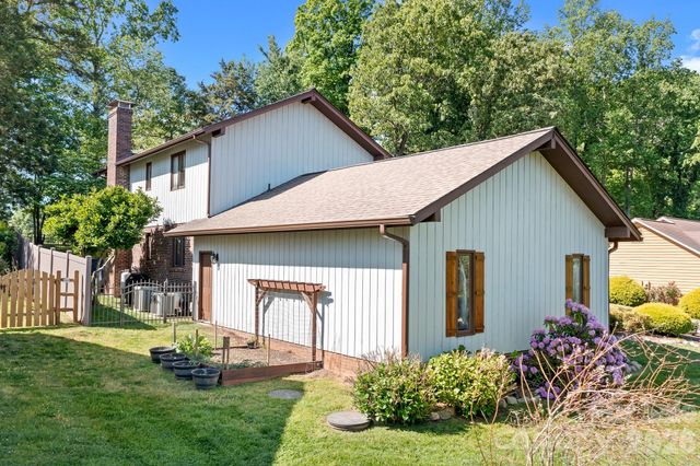 3469 Lake Shore Road S, Denver, NC 28037