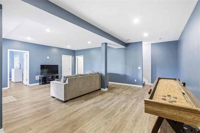 9033 NE 103rd Street, Kansas City, MO 64157