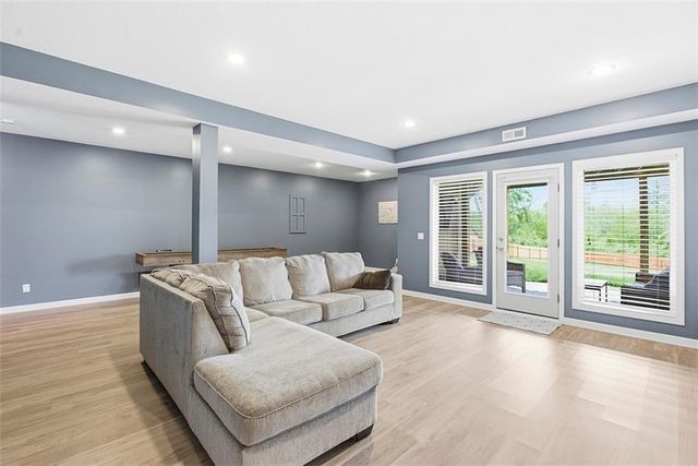 9033 NE 103rd Street, Kansas City, MO 64157