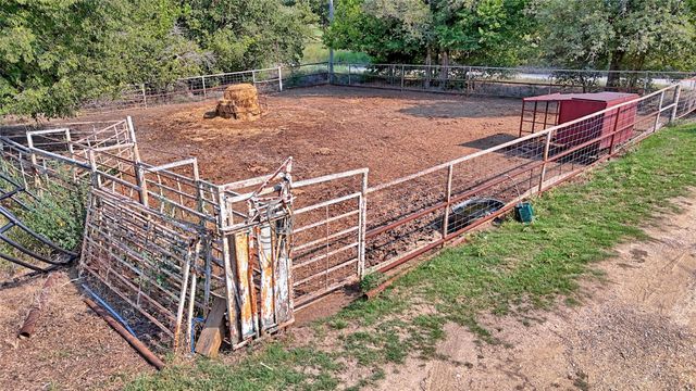 5775 Old Vashti Road, Bowie, TX 76230