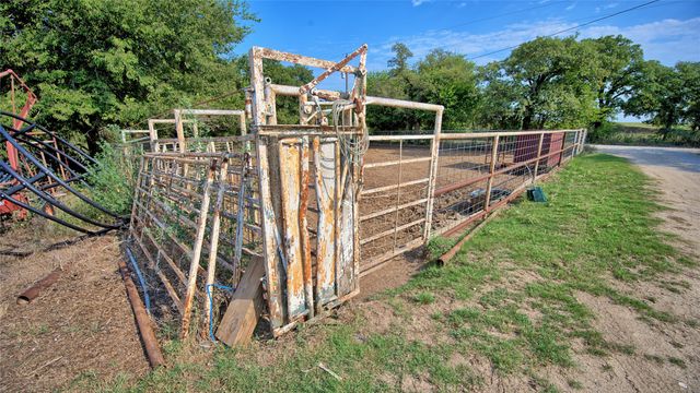 5775 Old Vashti Road, Bowie, TX 76230