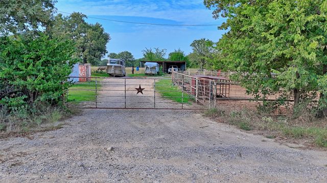 5775 Old Vashti Road, Bowie, TX 76230