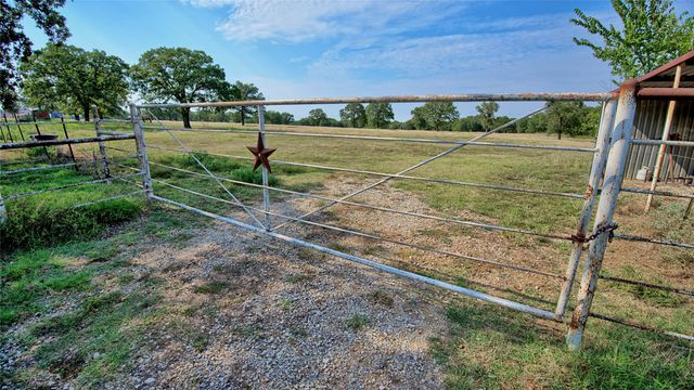 5775 Old Vashti Road, Bowie, TX 76230