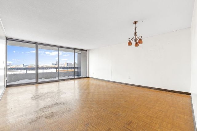 566 Commonwealth 1207, Boston, MA 02215