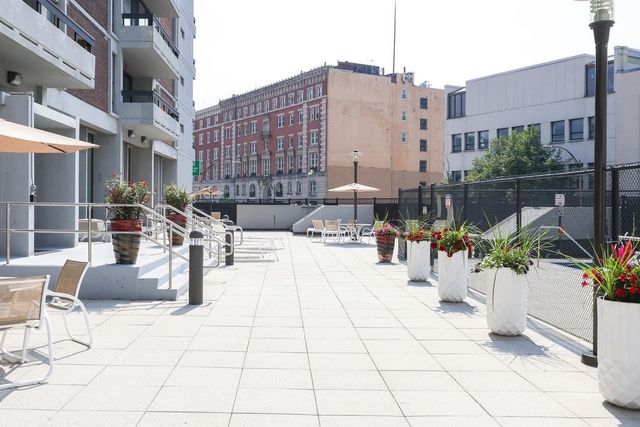 566 Commonwealth 1207, Boston, MA 02215