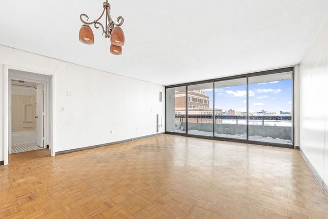 566 Commonwealth 1207, Boston, MA 02215