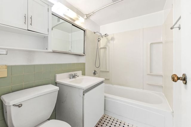 566 Commonwealth 1207, Boston, MA 02215