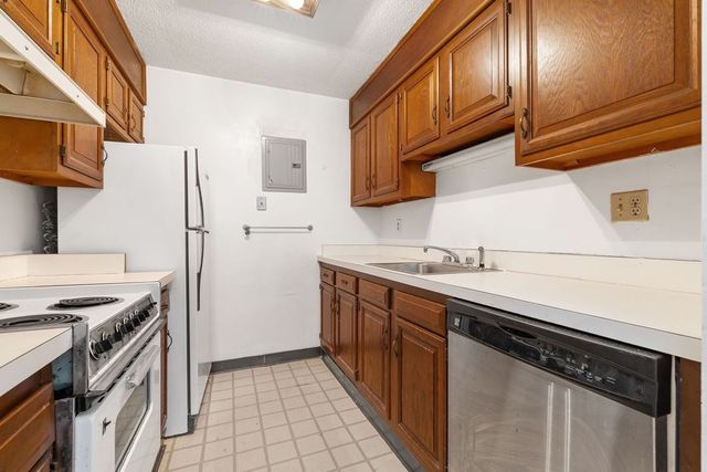 566 Commonwealth 1207, Boston, MA 02215